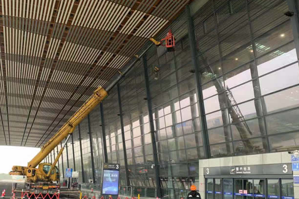 黄石港玻璃幕墙维护和保养